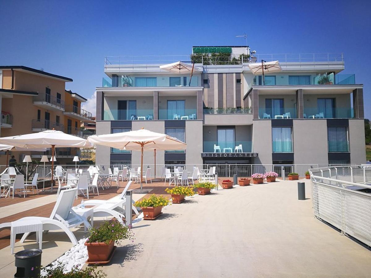 Ambruosi Village Resort & Spa Massignano Ngoại thất bức ảnh