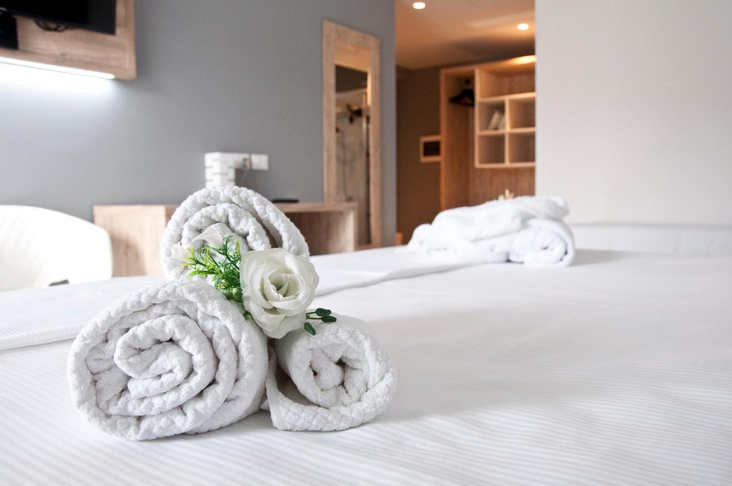 Ambruosi Village Resort & Spa Massignano Ngoại thất bức ảnh